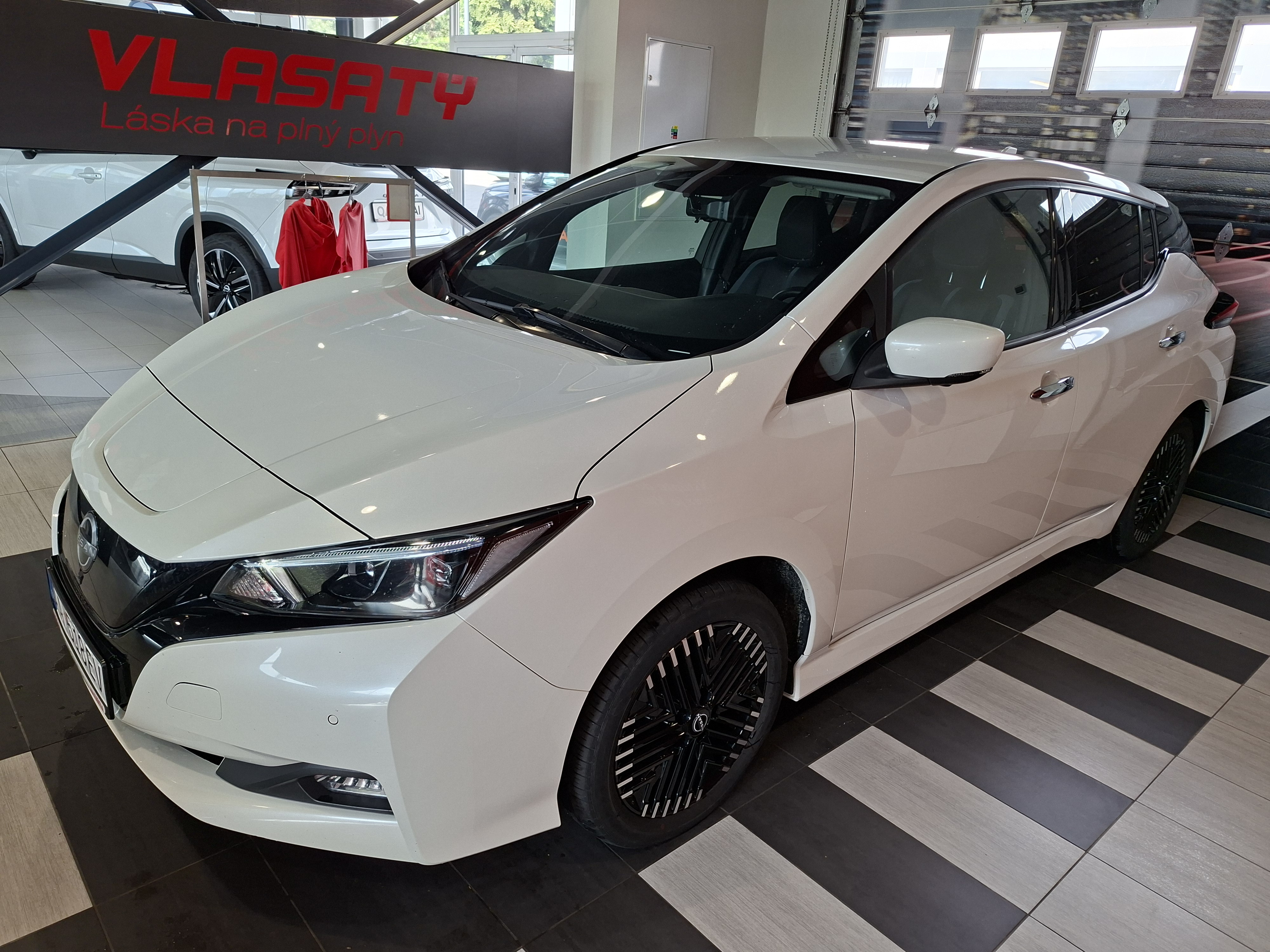 nissan LEAF II.