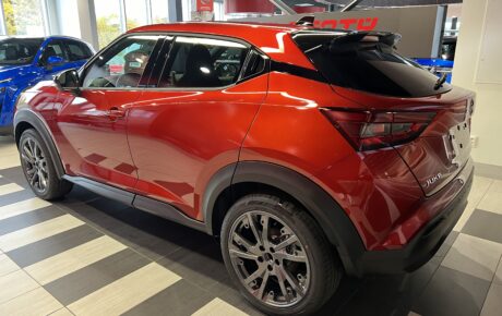 NOVÝ NISSAN JUKE 1,0 DIG-T 84kW/114k DCT N-CONNECTA + Balík WARM + 19″ zliatinové disky